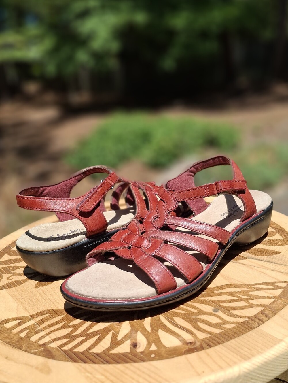 Clarks Bendables Red/Brown Woven Leather Strappy Low Wedge Sandals Size 5.5